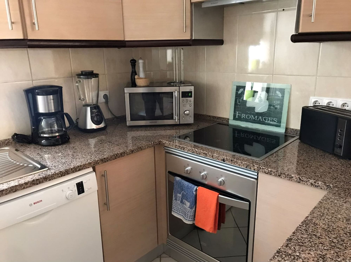 Room 2, 6 Centeanes Clifftop Apartment sea Views and st, Lagoa