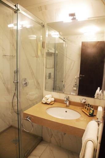 Bathroom 5, Grand Concerto Hotel, Beirut