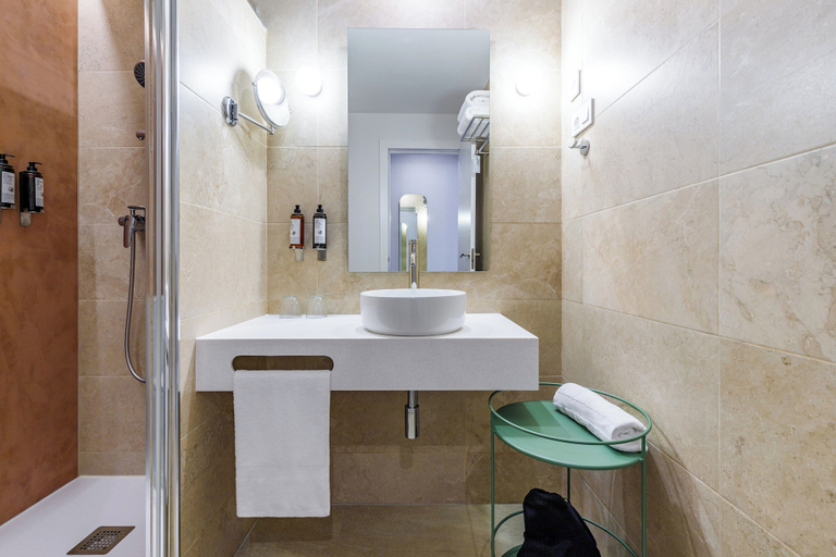 Bathroom 4, Petit Palace Puerta del Sol, Madrid