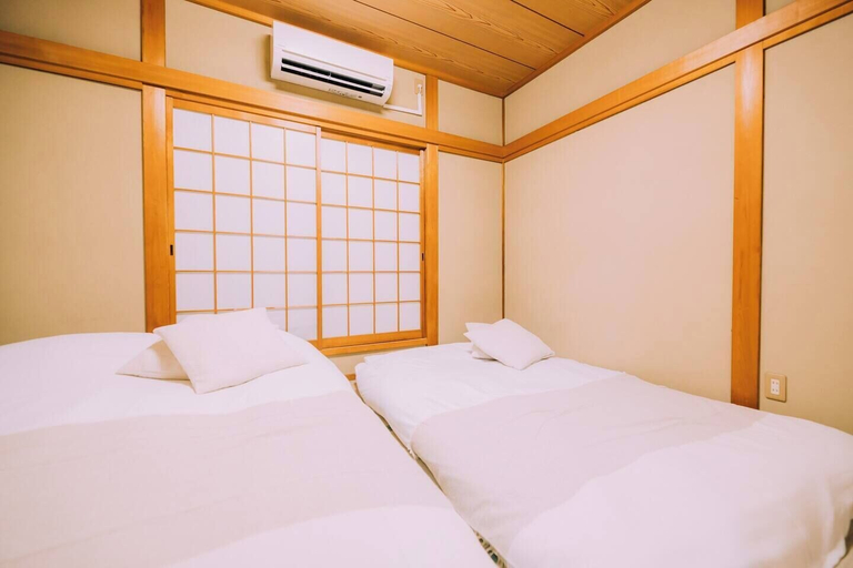 Room 5, Osaka Castle House, Sleeps 14, Pet OK · Parking, Osaka