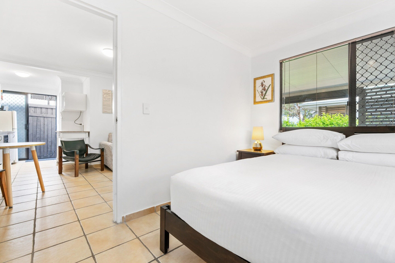 Room 5, Spacious 1-bed Unit With Outdoor Patio Dining, Wooloowin