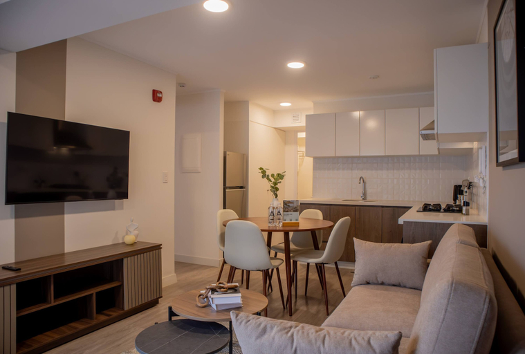 Room 3, w Majestic 2BR w Balcony in Miraflores, Lima