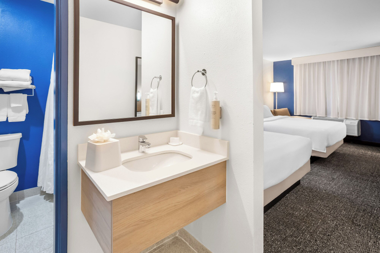 Bathroom 4, Spark by Hilton - Kent, Seattle, King