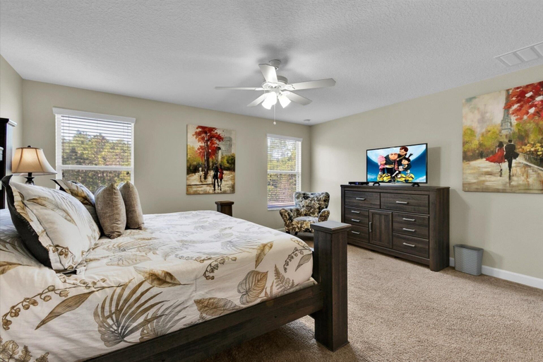 Room 2, Paradise Palms Resort 6 Bedroom Private Pool+Spa Home 6 Home, Osceola