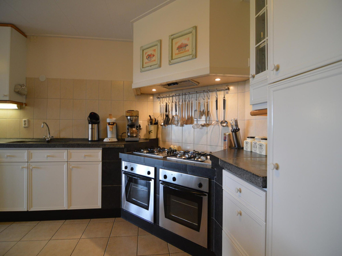 Private kitchen 3, Holiday Home in Noordbeemster With Bubble Bath, Beemster