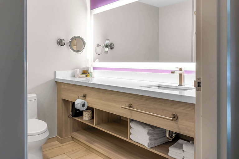 Bathroom 4, Best Western Premier Winnipeg East, Division No. 11
