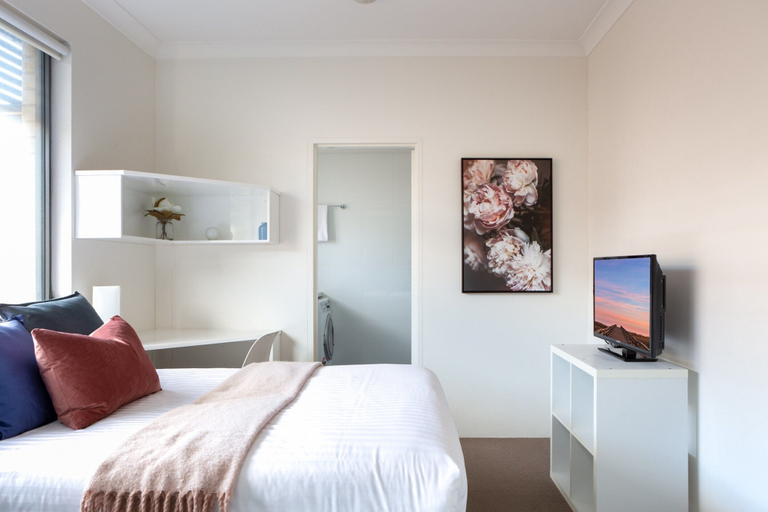 Room 2, Bright Studio Steps From Westmead Hospital, Sydney