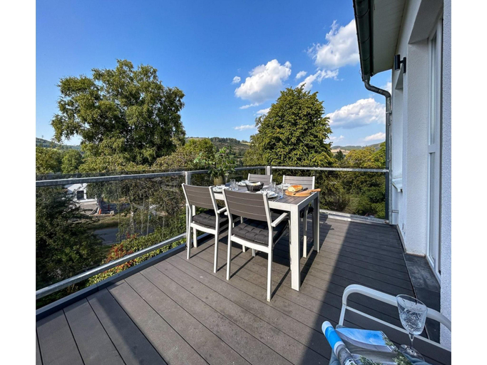 4, moderne Ferienwohnung mit Balkon in Zuschen, Hochsauerlandkreis