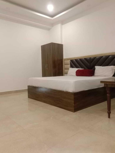 Room 4, Hotel The Royal Crown, Rae Bareli