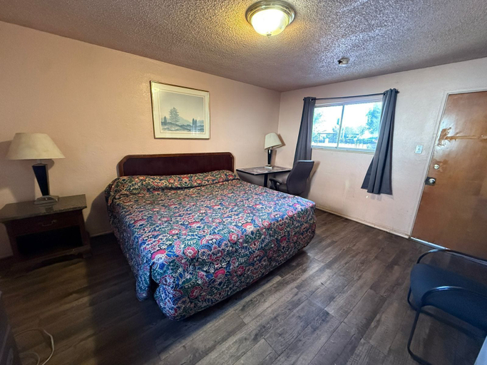 Room 4, Springs Inn by Capital O I 25, El Paso
