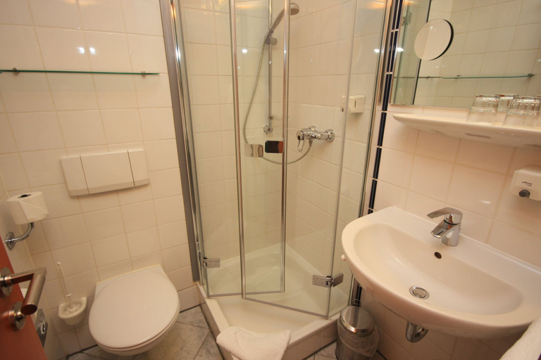 Bathroom 4, Hotel am Main, Würzburg