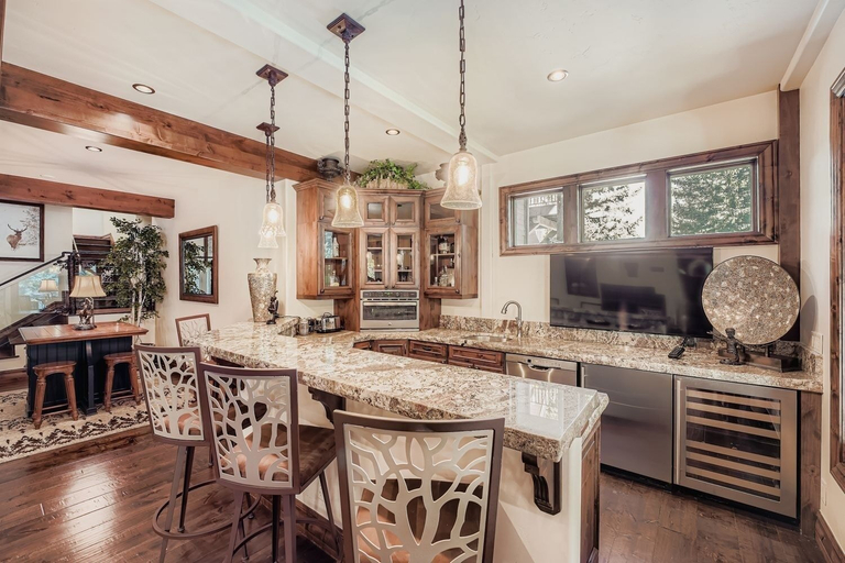 Private kitchen 2, Fairway Drive Retreat 6 Bedroom Home, Eagle