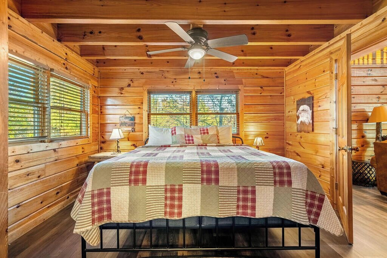 Bedroom 3, Eagles View Lodge, Sevier