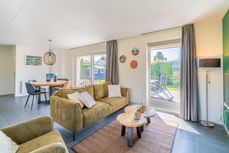 Living room 5, Tastefully Furnished Detached Bungalow, Texel
