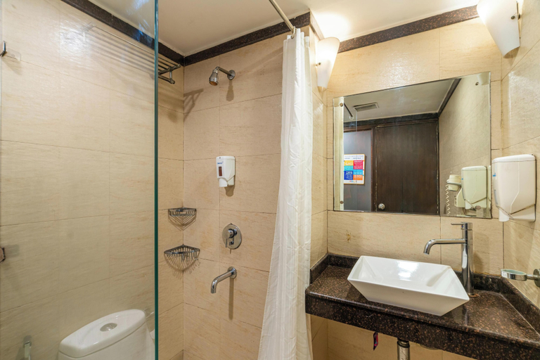 Bathroom 4, goSTOPS Delhi, Delhi