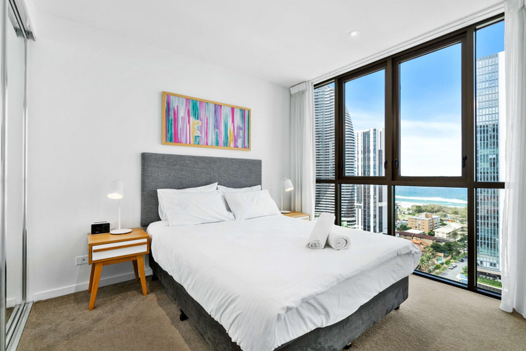 Room 5, Elegant 2-bed With Stunning Views, Pool, Bbq, Gym, Gold Coast