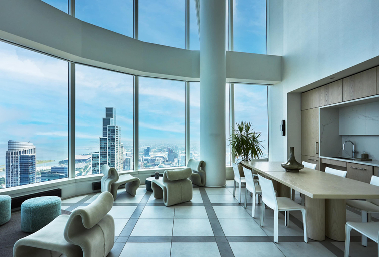 Room 3, 43 Fl World-class Escape w Breathtaking Lake Views, Cook