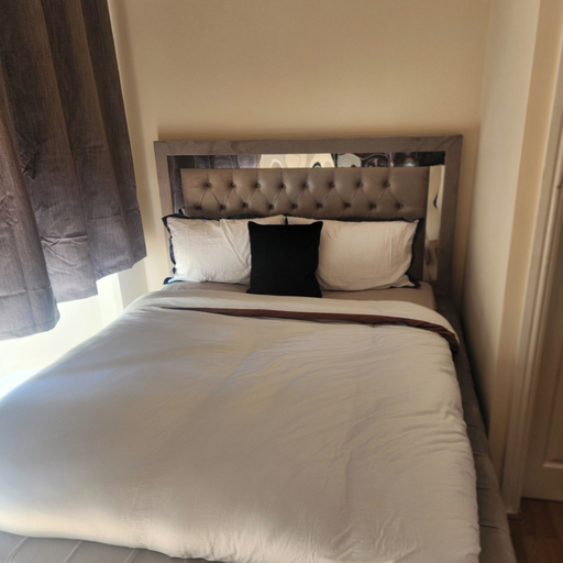 Room 5, Tettenhall Road Retreat - Modern Apartment, Wolverhampton