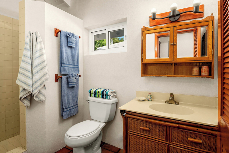 Bathroom, Harbour Club Villas & Marina