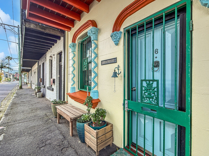 Exterior detail, Charming Townhouse Steps From Newcastle Beach, Newcastle - Inner City