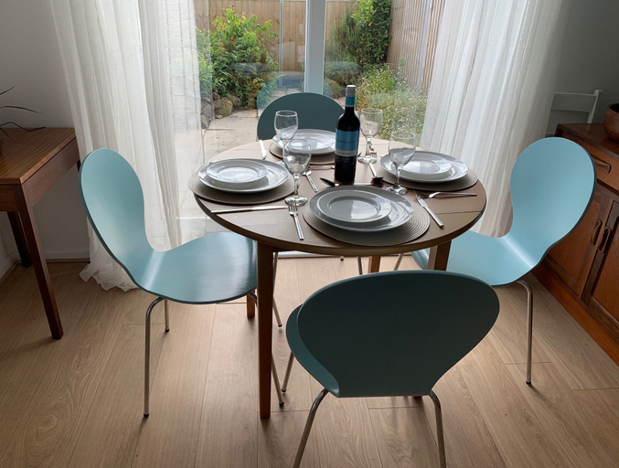 Dining 5, 2 Bed-sleeps 4-parking-pets-10 min Walk to Beach, Cornwall