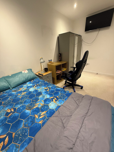 Room 4, townhouse 20, London