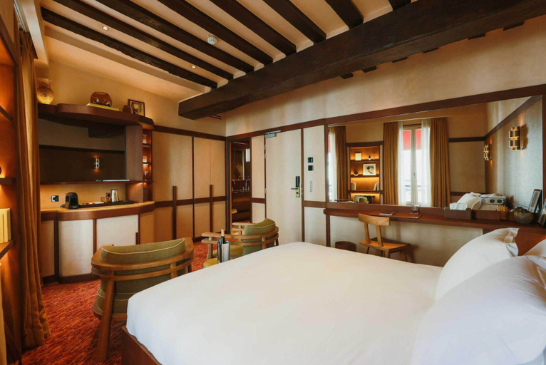 Room 2, Confidential Suite 6, a Stone's Throw From the Louvre, Paris