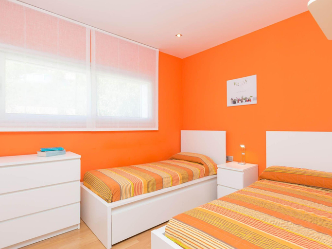 4, Villa in Costa Brava Near Cala Canyelles Beach, Girona