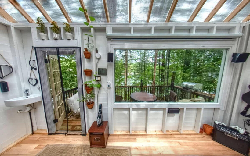 Room 3, 2 Romantic Island Cabins for 5 - Hot Tub Boat, Lewis