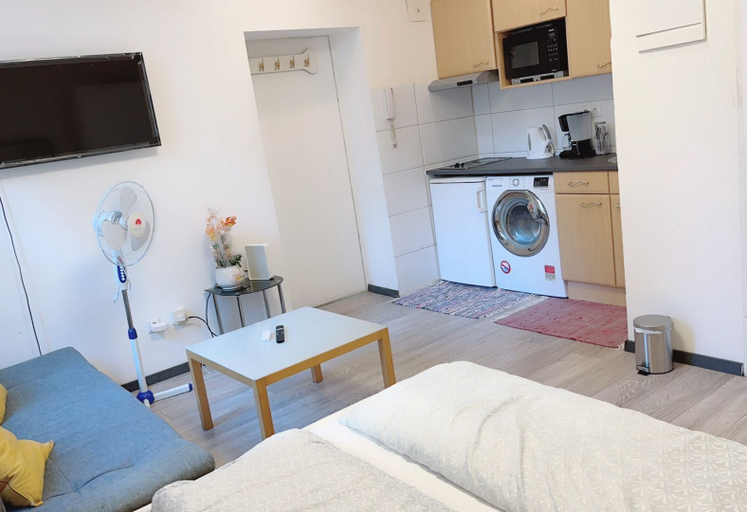 Room 2, Bright 1BR Stay in Central Vienna, Wien