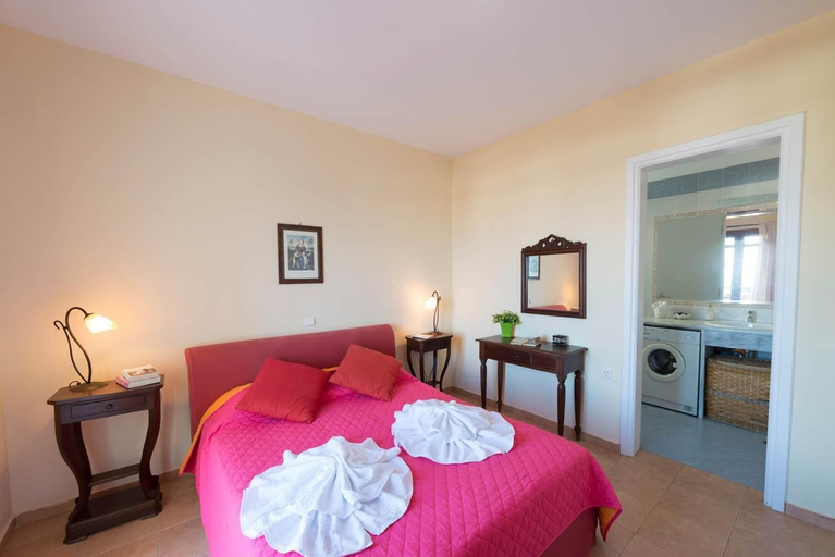Room 4, Villa Persephone in Plaka, Crete