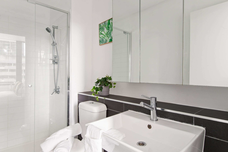 Bathroom 4, A Cozy 2BR Apt Next to Southern Cross Free Parking, Melbourne