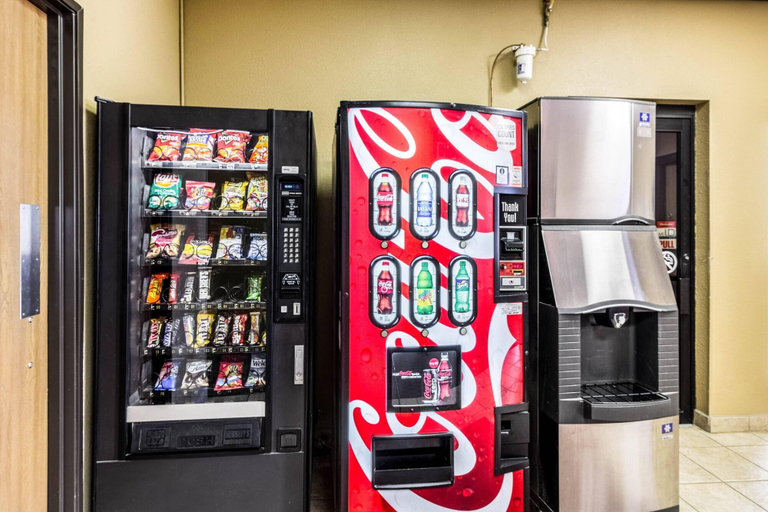 Food & Drinks 4, Econo Lodge Valley City, Barnes