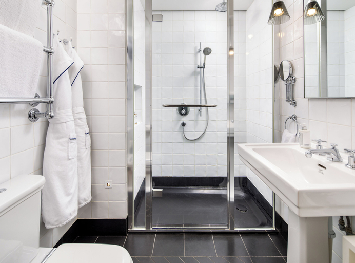 Bathroom 5, Kaya Great Northern Hotel, London