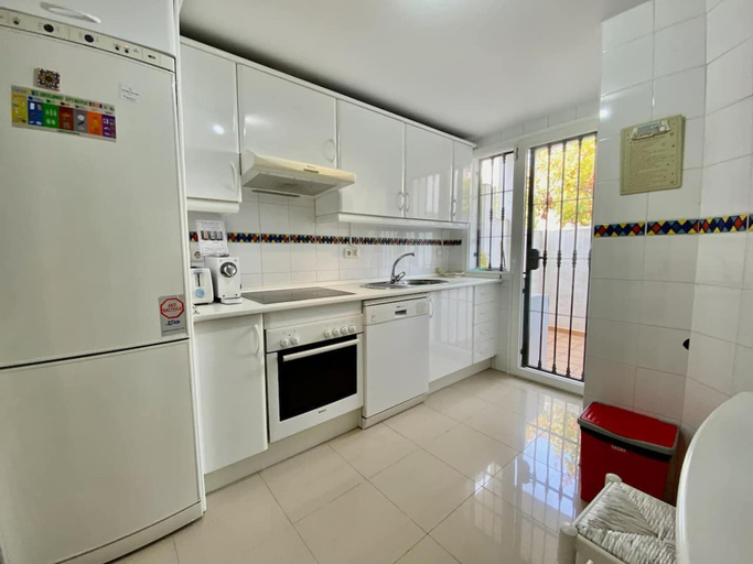 Room 2, House Pauline 3 bed Poolside Private Garden M-5, Málaga