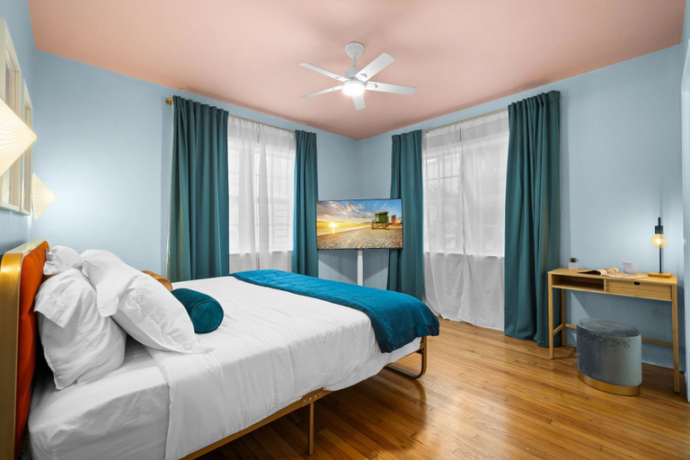 Room 5, Blue Flamingo Suites, Miami-Dade