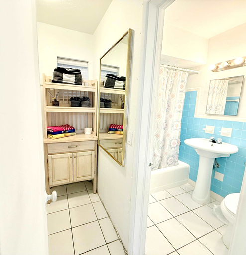 Room 2, Southwinds 2 for 3 King Studio for 3 w Kitchen, Broward