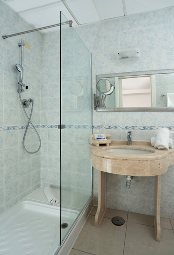 Bathroom 5, Hotel Weber Ambassador, Napoli