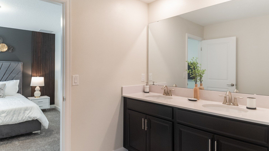 Room 3, Championsgate Resort 8 Bedroom Home with Game Room+Pool 8 Home, Osceola