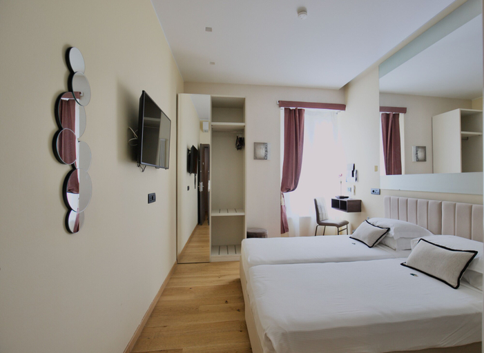 Bedroom 4, AH - Fashion District, Milano