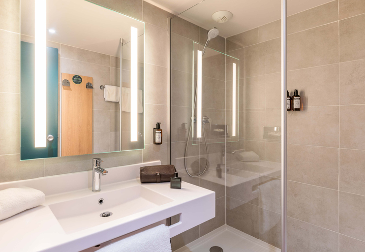 Bathroom 5, B&B Hotel Lyon Nord 4 Stars, Rhône