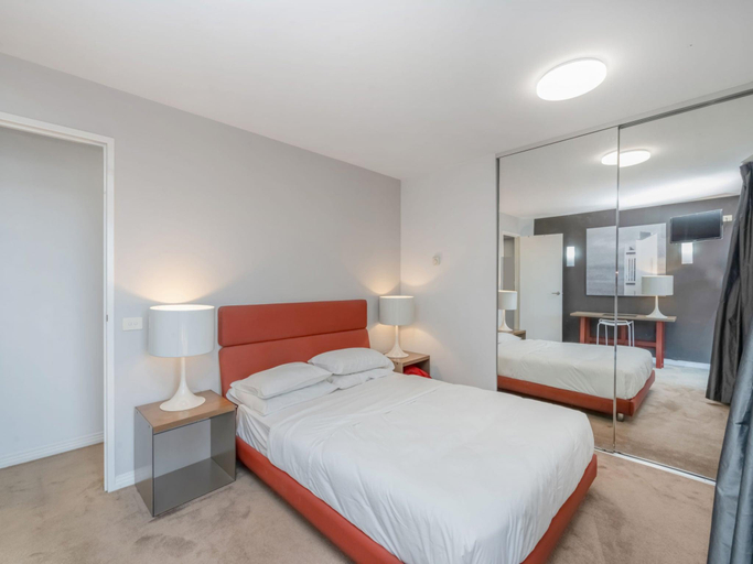 5, Sleek 2-Bed Apartment in Vibrant Kingston, Canberra
