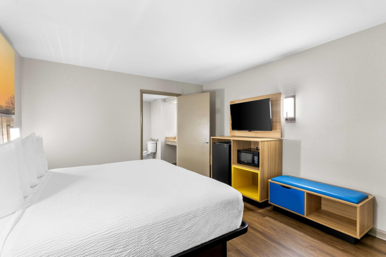 Bedroom 3, Days Inn by Wyndham Enterprise, Coffee