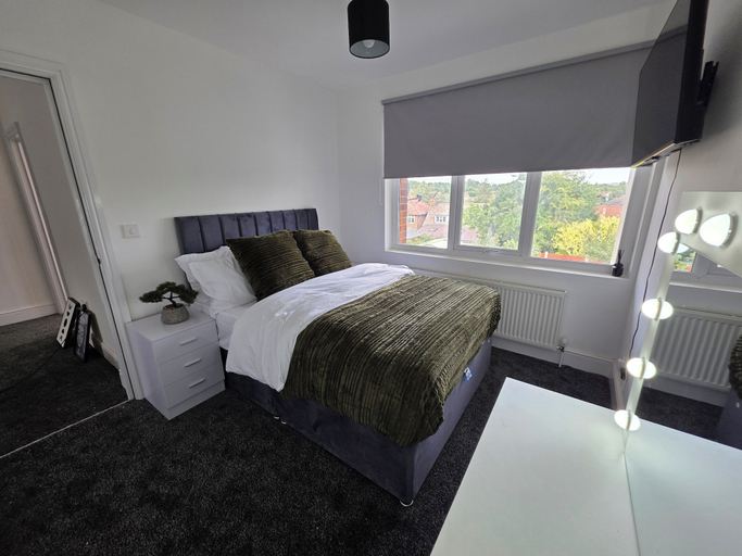 Room 5, 5 Beds, 7 Guests, Private Garden, Free Parking, Nottingham