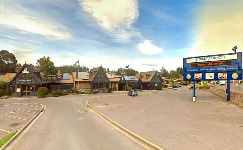 Exterior & Views 2, Olde Tudor Hotel, Launceston - Pt B