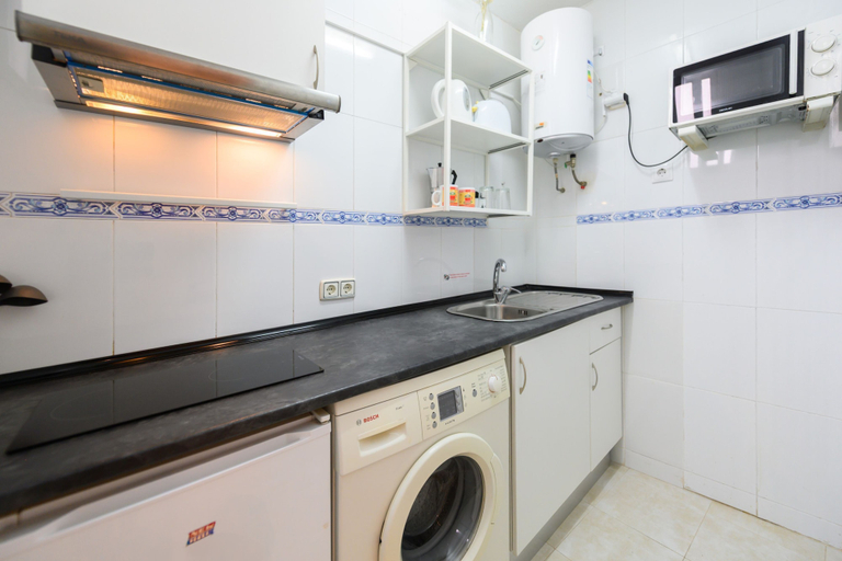 Room 2, M Zur3321 Estudio Totalmente Equipado en el Cent, Madrid