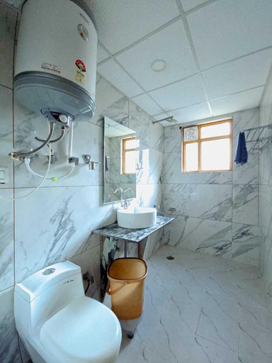 Bathroom, Baktoo's inn, Srinagar