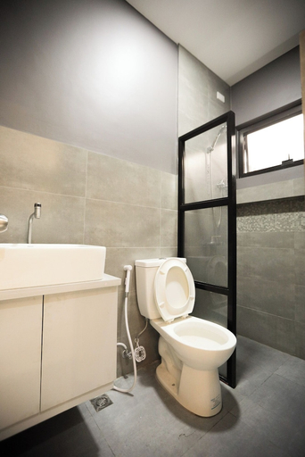 Bathroom 3, Tierra Javier, Angeles City
