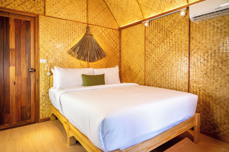 Others 5, The Riverfront Reserve, Pai