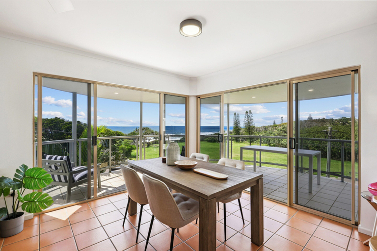 Dining 5, Oceanside Apartment With Views of Yaroomba Beach, Maroochy - Coastal North